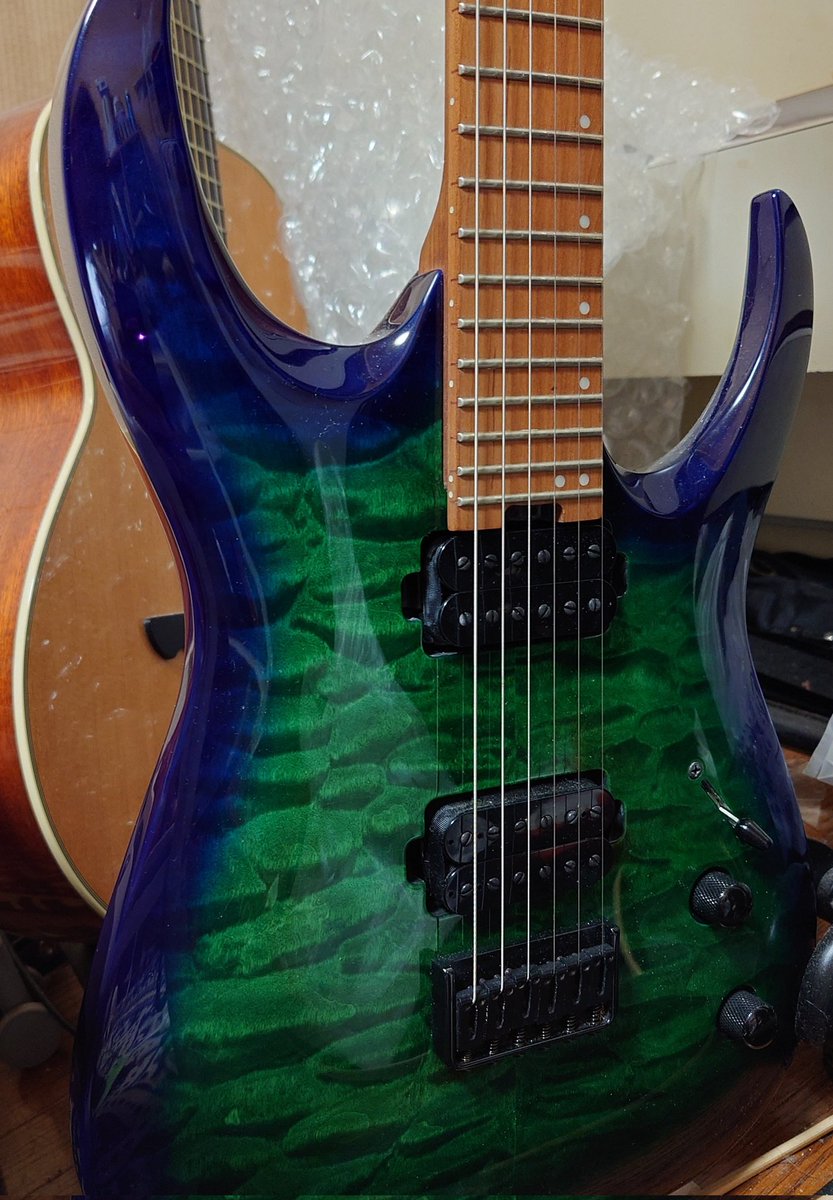 negitoro193's tweet image. あんまりアーム使わないので買い換えてたのですが、深緑で綺麗だったのが青っぽくなってきたよ。
 #Periphery