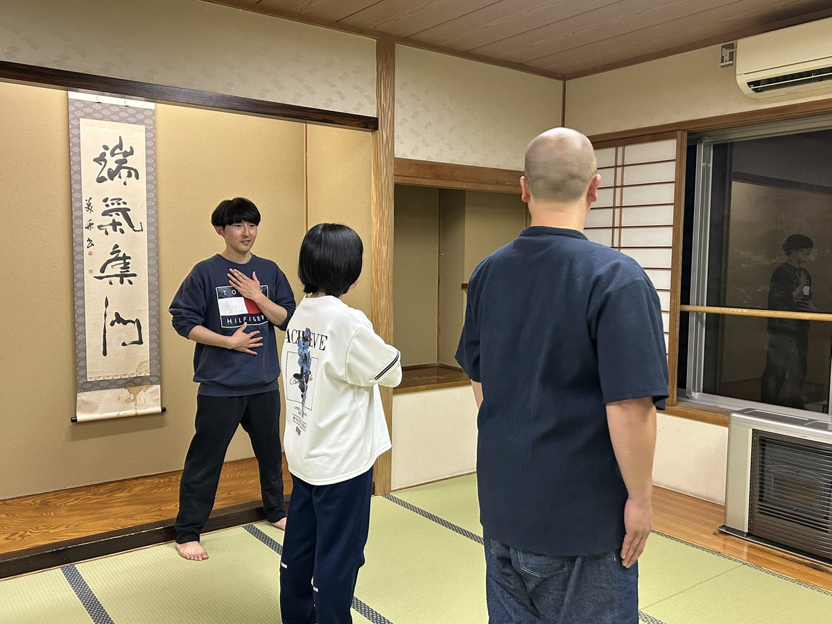 gekidanshibainu's tweet photo. 【稽こほうこく】
週末も稽古でした！
身体ほぐしをしっかりやってから
メキメキ！ビシバシ！動いてます！
また、新入団員と語りながら
はじめて舞台にあがった日を思い出したり…
その話はまた今度詳しく！笑

引き続き団員募集中です！
お気軽にご連絡ください◎
#盛岡 #演劇 #劇団しばいぬ #募集 https://t.co/fsoIbyttyu