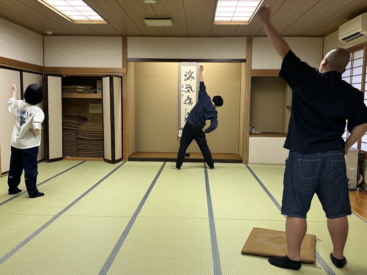 gekidanshibainu's tweet photo. 【稽こほうこく】
週末も稽古でした！
身体ほぐしをしっかりやってから
メキメキ！ビシバシ！動いてます！
また、新入団員と語りながら
はじめて舞台にあがった日を思い出したり…
その話はまた今度詳しく！笑

引き続き団員募集中です！
お気軽にご連絡ください◎
#盛岡 #演劇 #劇団しばいぬ #募集 https://t.co/fsoIbyttyu