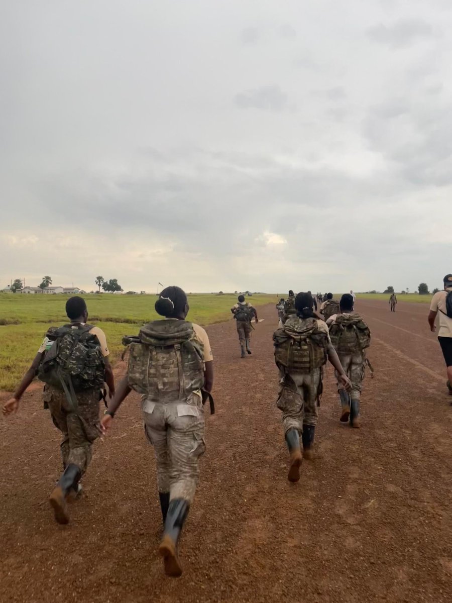 UNODC_ENV's tweet image. This weekend, 170+ ranger teams across 24 African countries took part in the 6th #WildlifeRangerChallenge.

At Murchison Falls 🇺🇬, @FocusedConserve &amp;amp; @UNODC joined UWA rangers on a 21km run, honouring their courage &amp;amp; commitment to protect wildlife, habitats &amp;amp; communities.