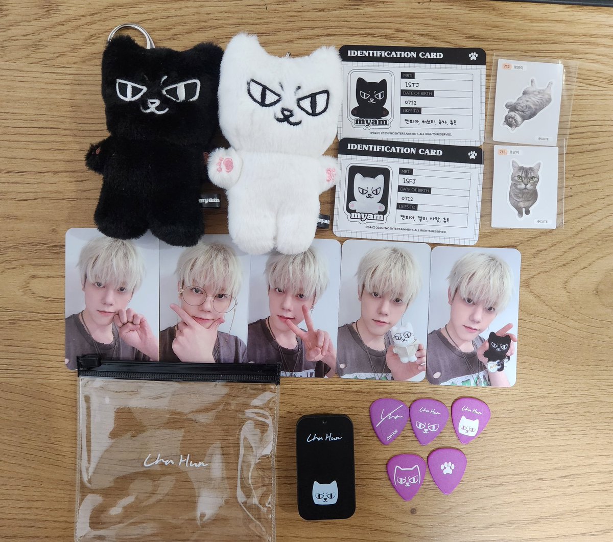 먐인형 기타피크 로망이 띠부씰 포카
예쁜데♡♡
맘에 들어♡♡♡