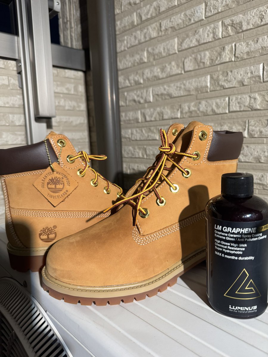 haru_Detailing's tweet photo. LM graphene SPpro👍✨
子供のブーツにエアブラシ施工
余った溶剤も有効活用しましょう✨
薄ーく塗って乾燥させれば艶も引きます👍
#kyotodetail
#LUMINUS
#LMgraphene https://t.co/6nbdIe6Dz0
