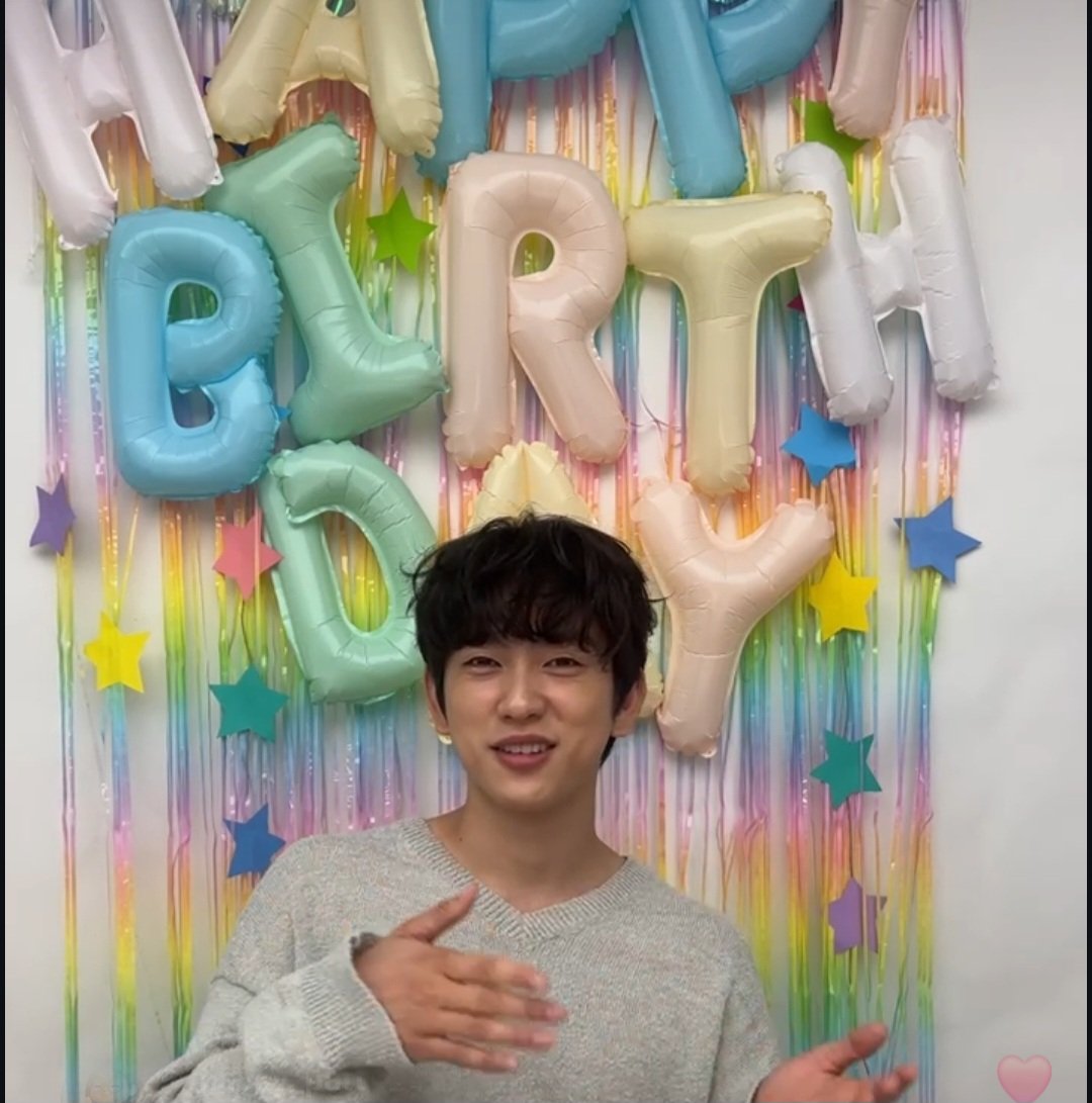 arryhapt_'s tweet photo. ร้องเอง เป่าเอง (เกือบ)ไหว้เอง จย.เปงคนไทยยย!!! พ่อพระเอกหล่อเกิ๊นนนน 🎊🐯.
 เอ็นดรูวส์ ขอให้ศลป.คนโปรดมีความสุขมากๆน่ะ 
Happy brithday Have a nice day naka .🍰🎂
@JINYOUNG
#DiveInto31WithJinyoung https://t.co/9XjVYgaEQz