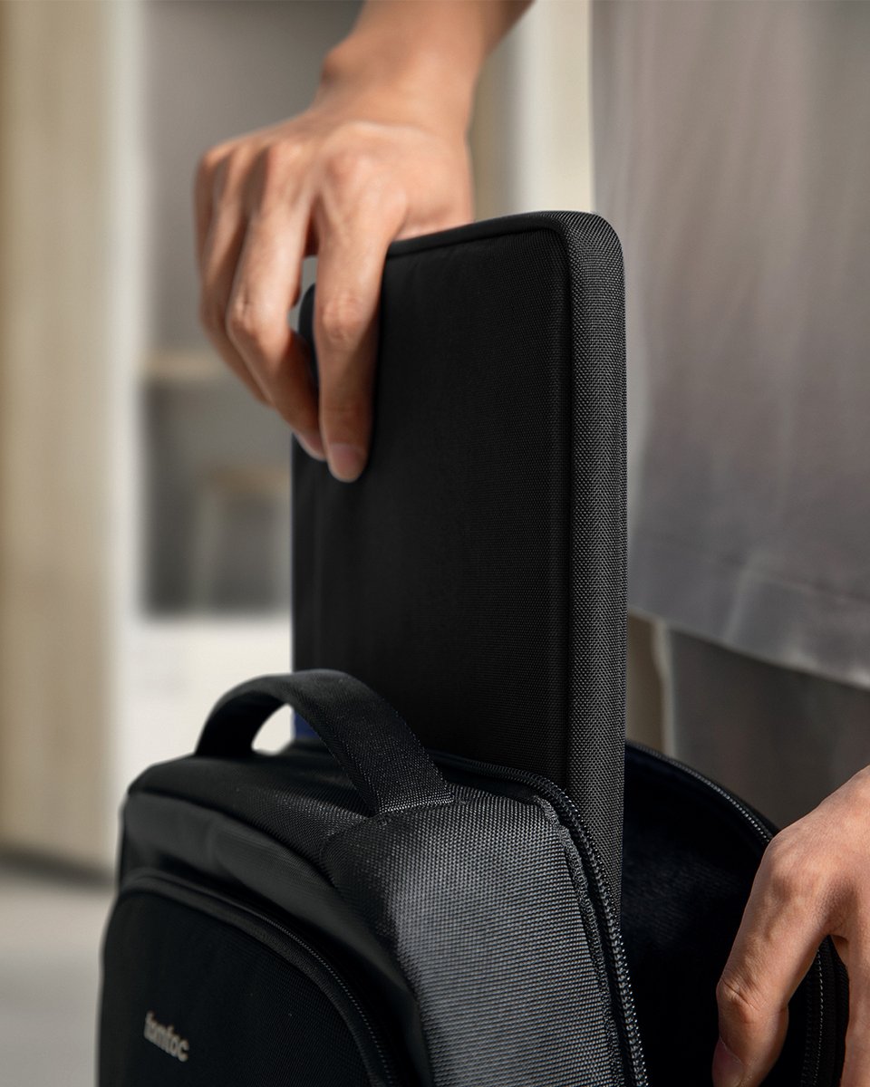 🙋‍: tomtoc, I need a laptop sleeve that’s slim-slim. Like, disappears-in-my-bag slim.

Say no more👇
bit.ly/LightA18