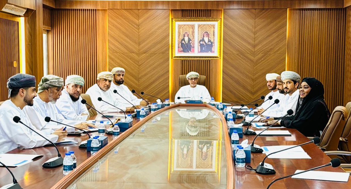 🔴 #فريق_الحدة_الإعلامي |
لجنة التنمية الاجتماعية بصور تستعرض مبادرات مجتمعية ومشاريع تنموية في اجتماعها الثالث لعام 2025. 

سالم بن حمد الساعدي <a href="/alftaalsamer/">سالم حمد الساعدي🇴🇲</a>

عقدت لجنة التنمية الاجتماعية بولاية صور اجتماعها الثالث لعام 2025م برئاسة الفاضل سالم بن مبارك بن خميس العريمي نائب رئيس