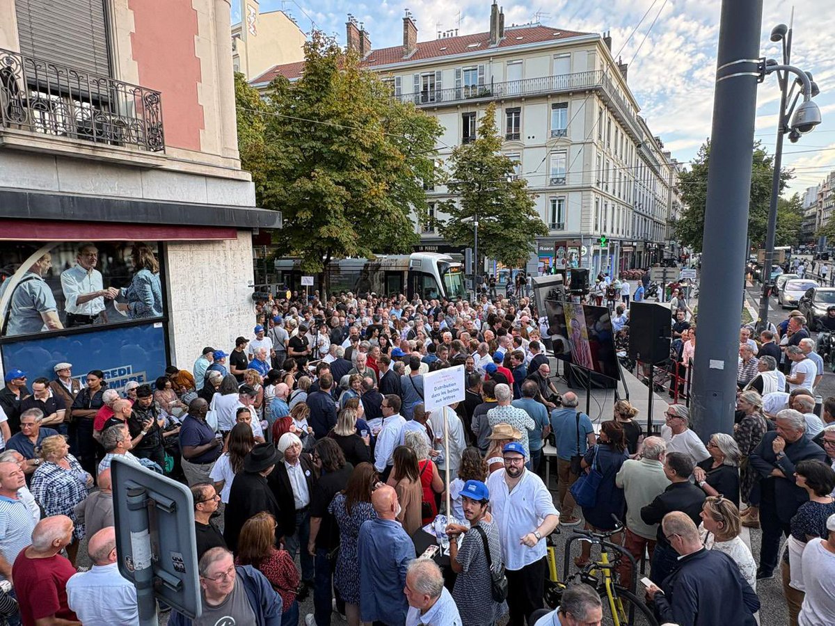 ✅ Grenoble est en marche

Près de 1500 Grenoblois présents vendredi soir qui ont repris espoir,
850 qui ont suivi le rassemblement en direct sur les réseaux sociaux...
Les Grenoblois se lèvent...
Le changement est en marche !

#grenoble 
#municipales2026