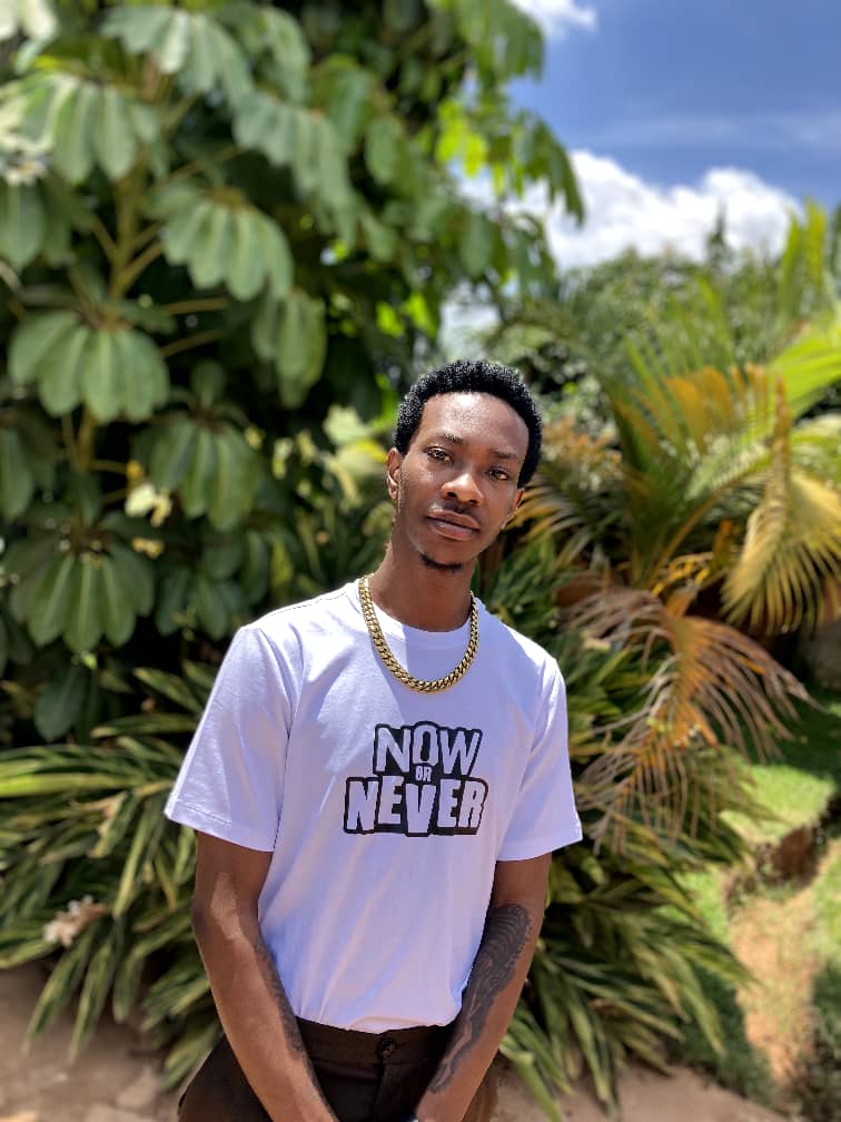 GabyTheMotivato's tweet image. Umuraperi Papa Cyangwa Ari kwitegura gushyira hanze album yise #NowOrNever
Iyi album izajya hanze ku wa 25/09/2025
Mpamya neza ko Papa Cyangwe Ari mu baraperi bakoze neza Kandi  cyane muri uyu mwaka kugeza ubu.
Ntekereza ko Indirimbo ye Karma Ariyo izaba iy'umwaka.
#NowOrNever