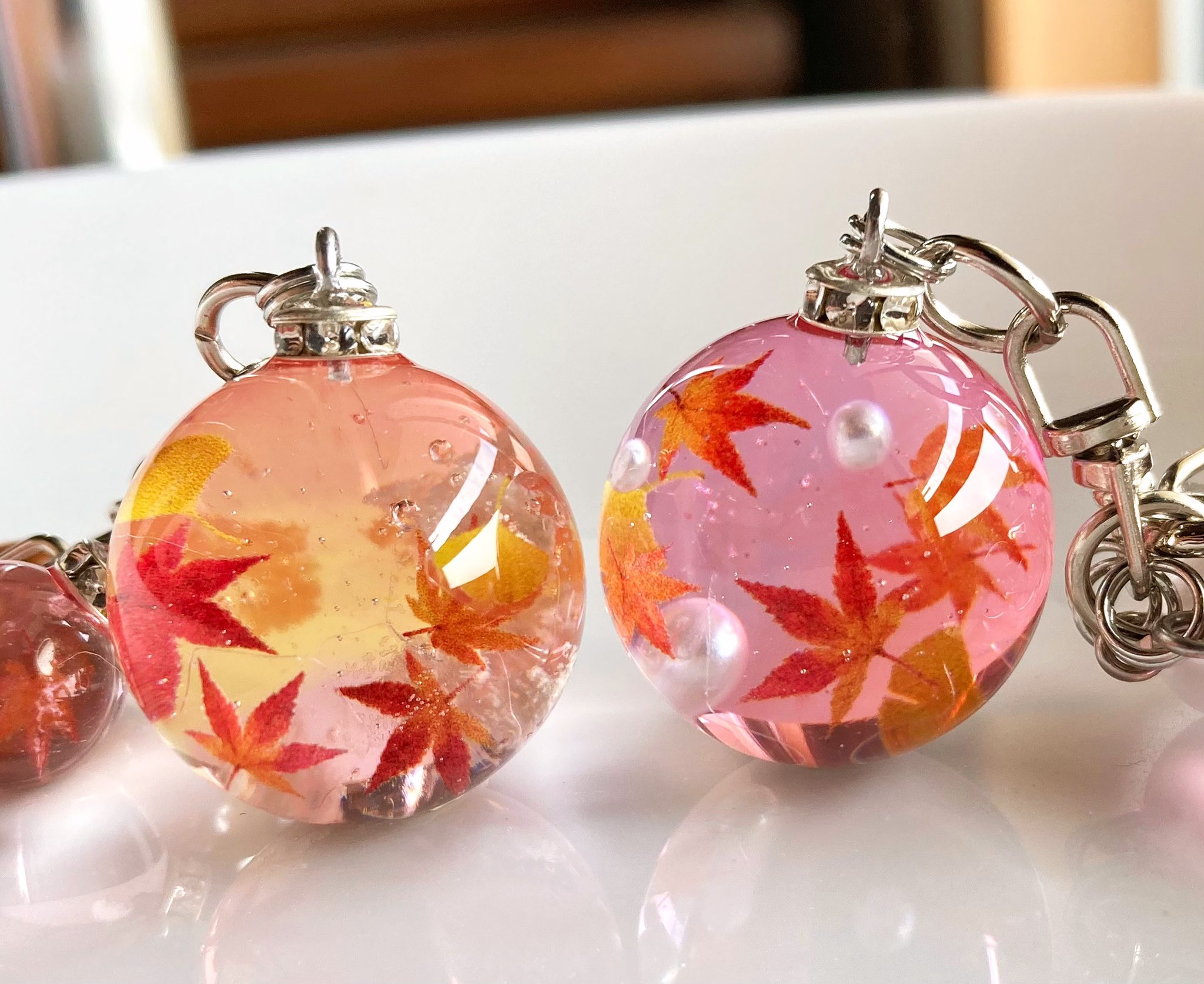 ～秋うさぎと紅葉～　他レジンキーホルダー計6点 レジンうさぎのワイヤーパラコードキーホルダー グリーンカラー