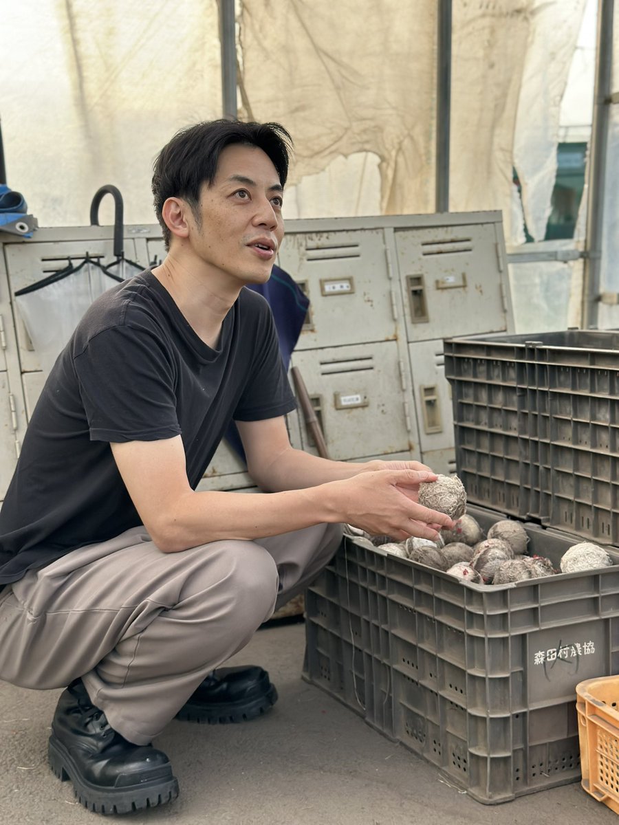 西野さんが、今夏甲子園出場した弘前聖愛高校にお邪魔しました。
初めて見る“野球部のビニールハウス“に、感激している！

無駄遣い出来ないから、ボールの表面を剥いでビニール巻いて使うんだと、原田一範監督から聞いてる

1年で潰れると言われた野球部が #ビニールハウスから甲子園 に行った話