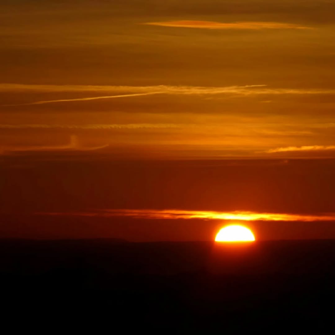 Terra de postes de sol infinites!

📸 @martasolart3 #Segrià #TerradePonent

#SegriaTurisme #TerresdeLleida #Lleida #Turisme #AraLleida #ADNLleida #BiosphereDestination #postadesol #posta #sunset

@ccsegria <a href="/aralleida/">Ara Lleida</a> <a href="/catexperience/">Catalunya Experience</a>