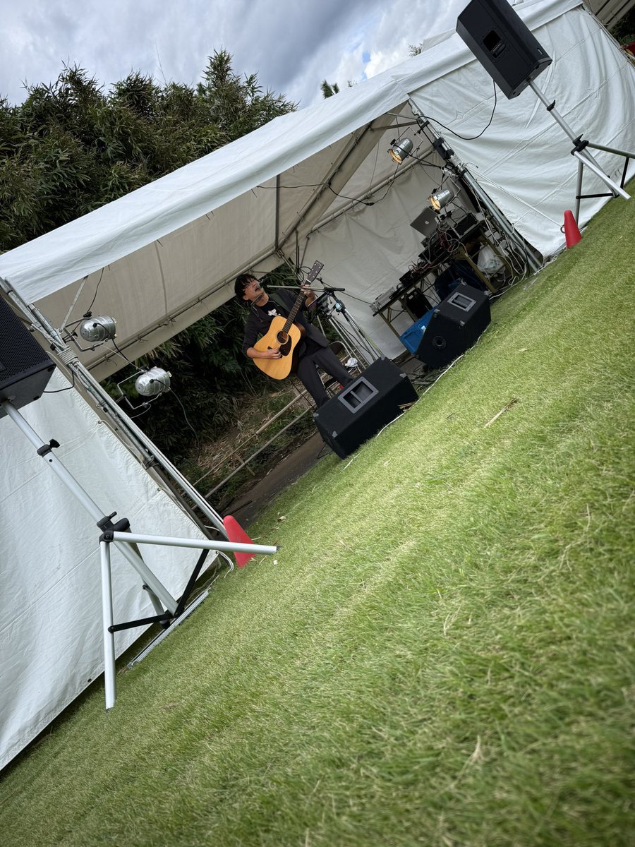 waseikeving's tweet image. Sun,9/21 2025 河原子北浜スポーツ広場
PLACE 2025

3年ぶりの #PLACE ！俺にできることは呼んでくれたTHE SALAと来てくれたみんなの為に俺の音楽を鳴らすこと。出演させていただきありがとうございました！
ヨハンさんも行き帰り運転そして2泊も泊めていただき大感謝🙏
夏さん、また会いましょう🌞👋