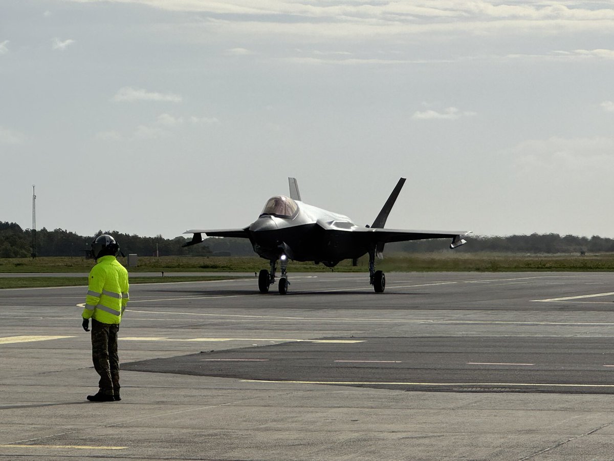 Glædeligt med F-35 fly, som i dag har landet på Bornholm for første gang 🇩🇰