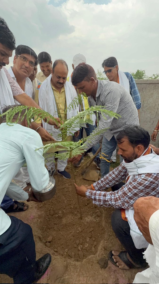 'सेवा पखवाड़ा कार्यक्रम' के अंतर्गत तथा शारदीय नवरात्रि🚩 के पावन अवसर पर आज वृक्षारोपण कर हरित और स्वच्छ राजस्थान के संकल्प को मजबूत किया गया। 🌱✨
आइए मिलकर पर्यावरण संरक्षण की इस मुहिम को और गति दें और आने वाली पीढ़ियों के लिए एक हरा-भरा भविष्य सुनिश्चित करें।
