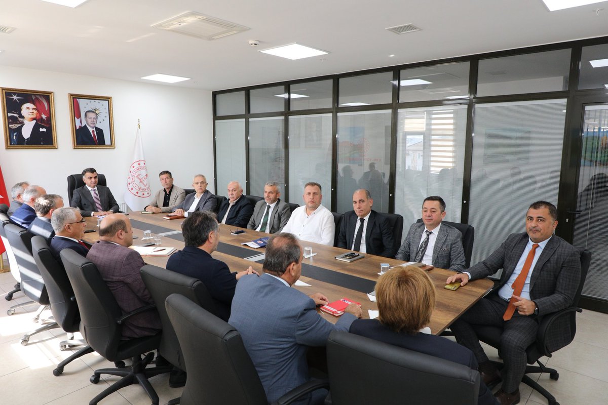 İl Millî Eğitim Müdürümüz Sayın Mehmet Fatih Vargeloğlu, Müdürlüğümüz Müdür Yardımcıları ve Şube Müdürleri ile değerlendirme toplantısı gerçekleştirdi.

#eğitimkentiORDU 
#Ordu 

<a href="/tcmeb/">Millî Eğitim Bakanlığı</a> <a href="/Yusuf__Tekin/">Yusuf Tekin</a> <a href="/TCOrduValiligi/">Ordu Valiliği</a> <a href="/mhilmiguler/">Dr. Mehmet Hilmi Güler</a> <a href="/mfvargeloglu/">MEHMET FATİH VARGELOĞLU</a>