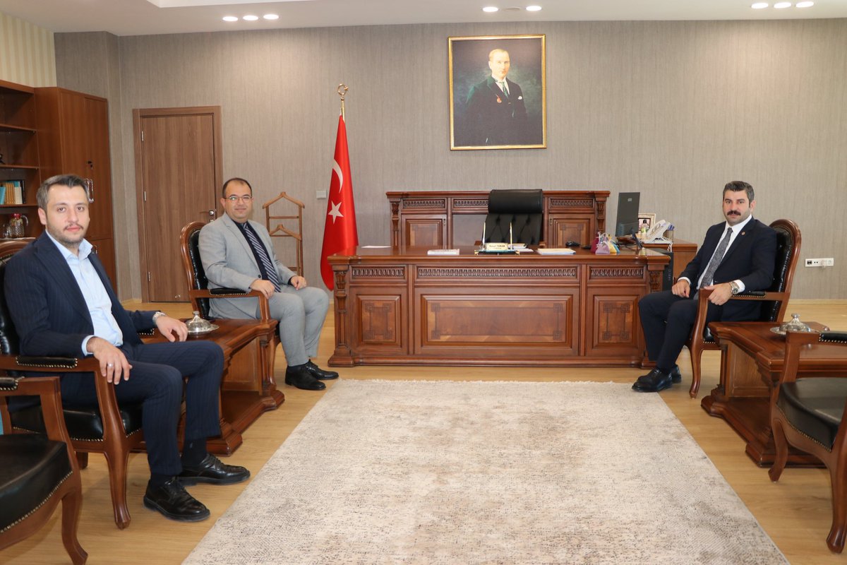 ibrahimeyyupogl's tweet photo. 📍 Eyyübiye Kaymakamlığı!

AK Parti Gençlik Kolları MKYK Üyesi Fırat Köran ile birlikte;

Eyyübiye Kaymakamımız Yusuf Turan’ı makamında ziyaret ederek hayırlı olsun dileklerimizi ilettik. Kendisine görevinde başarılar diliyorum.

@RTErdogan @Akparti @farukaytek @abuyukgumus @FIRATKORAN