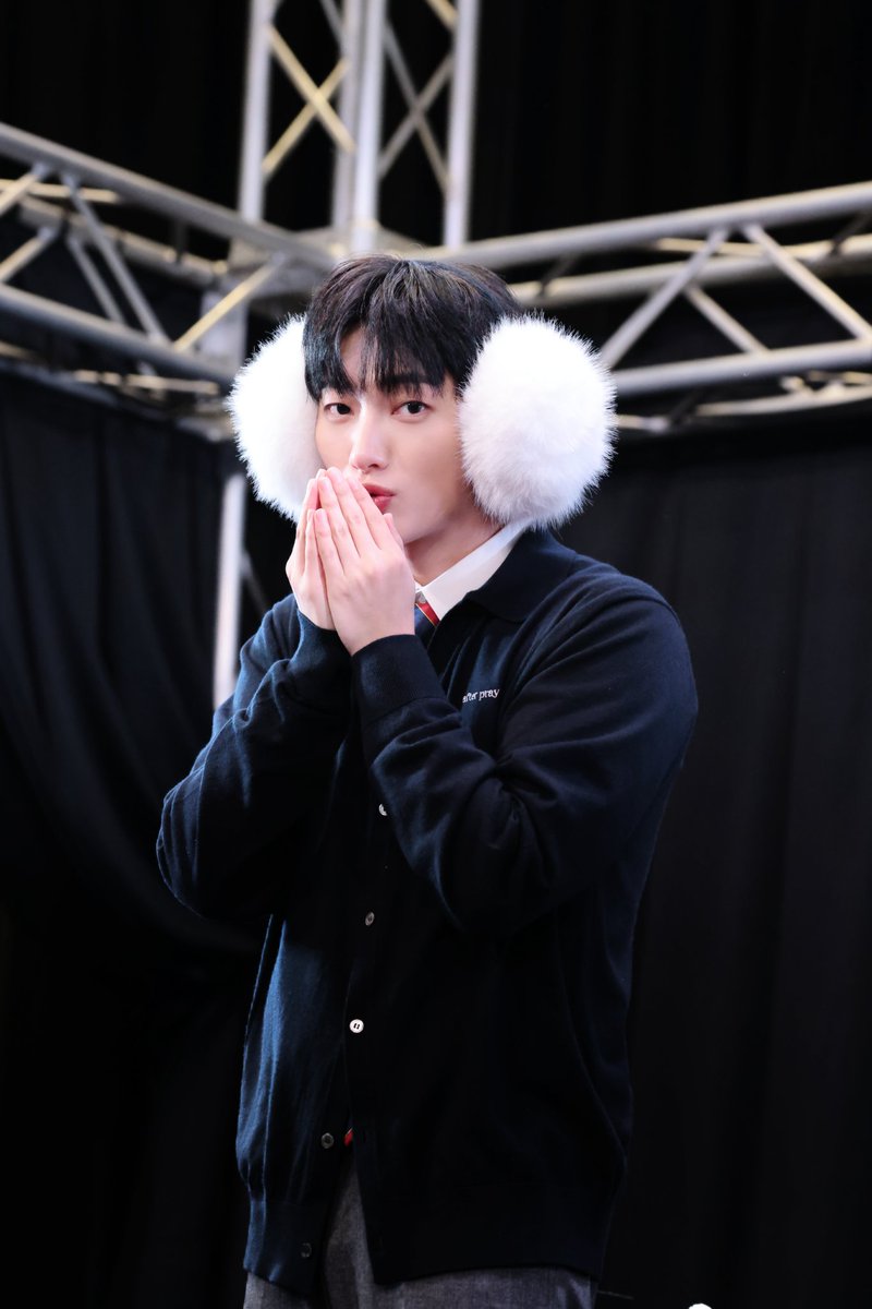 늘 꽃처럼 아름답게 빛나길💙

#VANNER #영광
#HAPPY_YEONGGWANG_DAY 
#영광아_너라서_행복해