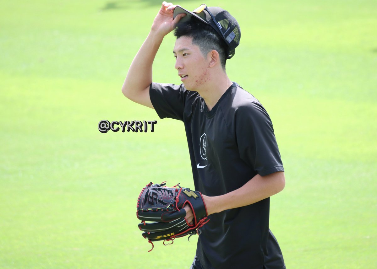 CYKRIT's tweet image. 戸郷くんもニコニコ☺️
明日は頼んだよ！！
2025.9.22 ジャイアンツ球場
戸郷翔征 #戸郷翔征