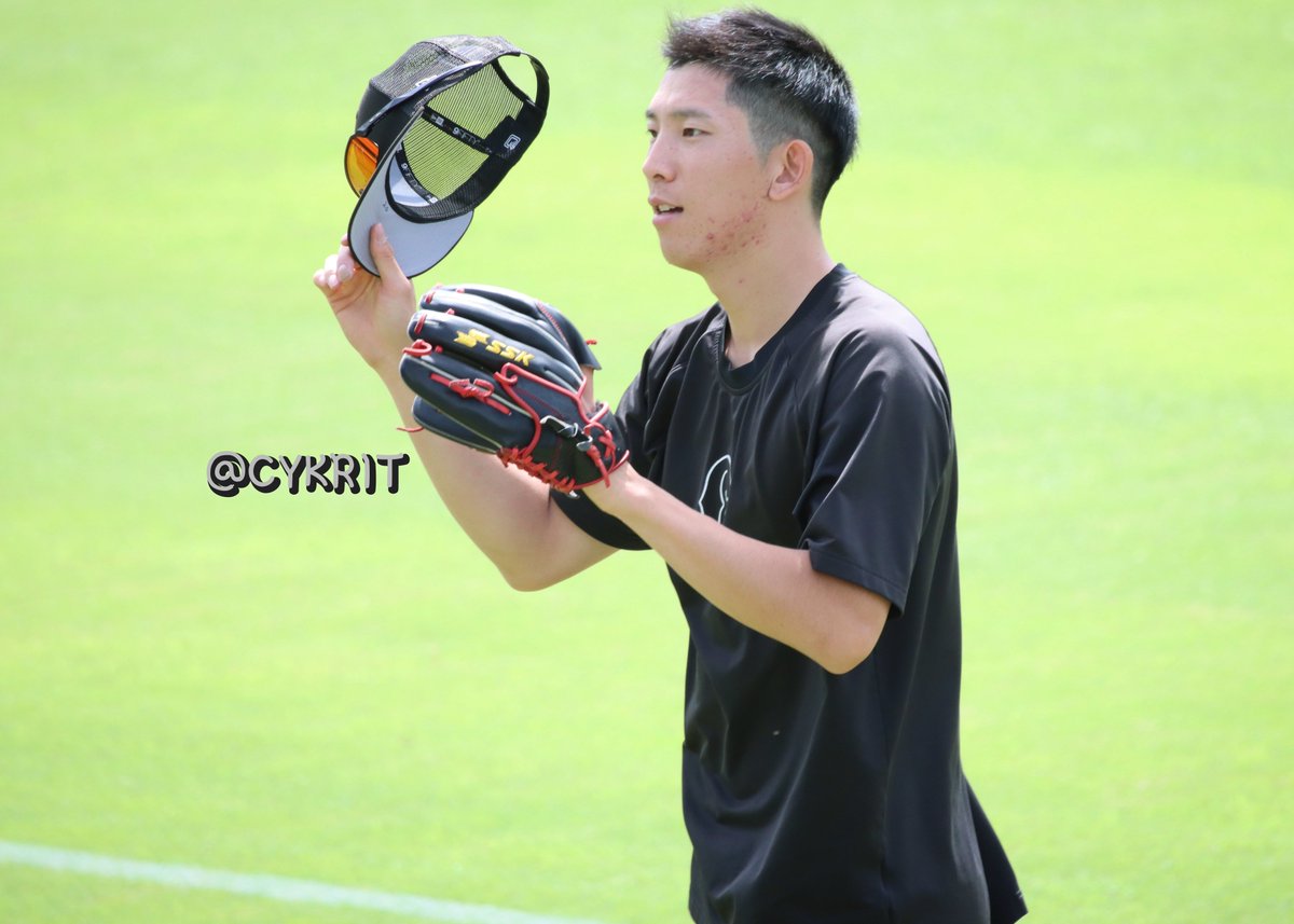 CYKRIT's tweet image. 戸郷くんもニコニコ☺️
明日は頼んだよ！！
2025.9.22 ジャイアンツ球場
戸郷翔征 #戸郷翔征