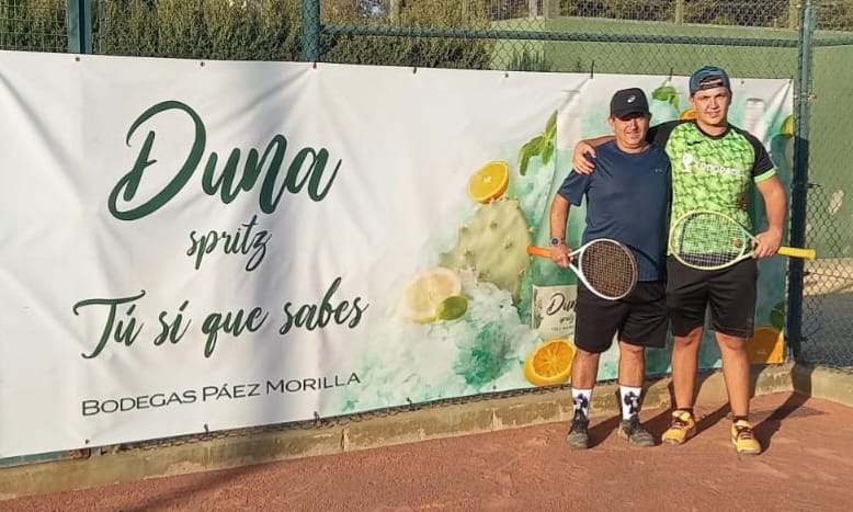 ℹ️ XXII TORNEO TIERRA BLANCA 2025
El pasado miércoles se celebró la final del cuadro consolación masculino.
Javier Pérez y Antonio Gómez vencieron a F. Javier y Carlos Valenzuela por 6/2 y 6/1
Enhorabuena a los cuatro por el buen Torneo realizado