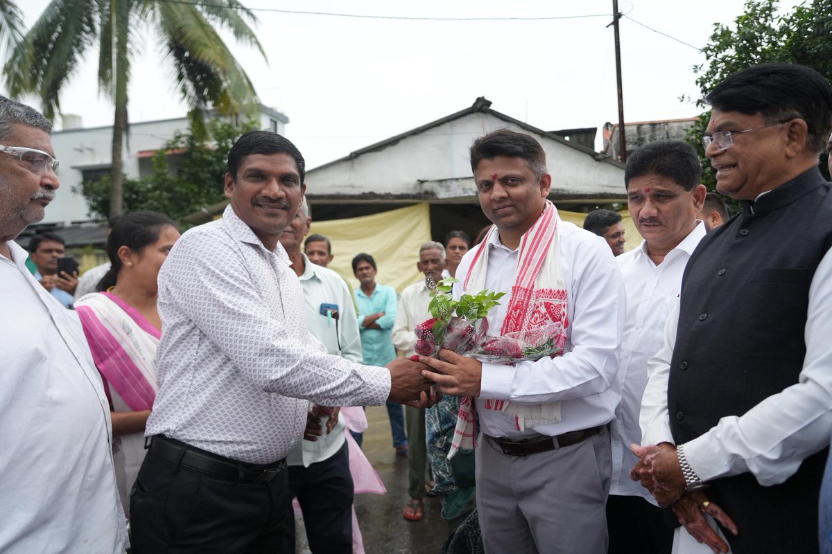 dhaval241086's tweet photo. વલસાડ જિલ્લાના પારનેરા પારડી ખાતે રેલવે મંત્રાલય દ્વારા નવનિર્મિત રેલવે ઓવરબ્રિજનું લોકાર્પણ કર્યું.

આ રેલવે ઓવરબ્રિજ કાર્યરત થવાથી સ્થાનિકોના સમય અને ઇંધણની બચત થશે તેમજ વાહનવ્યવહાર સુવિધામાં સાનુકૂળતા વધશે. https://t.co/ppLyTGpYPQ