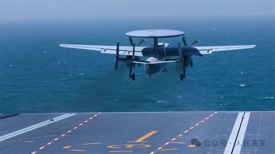 The J-15T, J-35, and KJ-600 carrier-based aircraft have completed their first catapult takeoff and arrested landing training on the aircraft carrier Fujian, according to a press release by the PLA Navy on Monday. This indicates that the aircraft carrier Fujian has acquired the