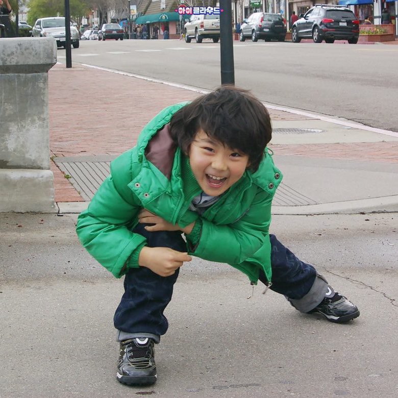 둘다 숭의 별 아래 태어났는데
어쩌다 좌측 남자애는 막내가 되고
우측 남자애는 7인가정의 가장이 되었다는게
그렇게 한가족이라는게 참 좋다…