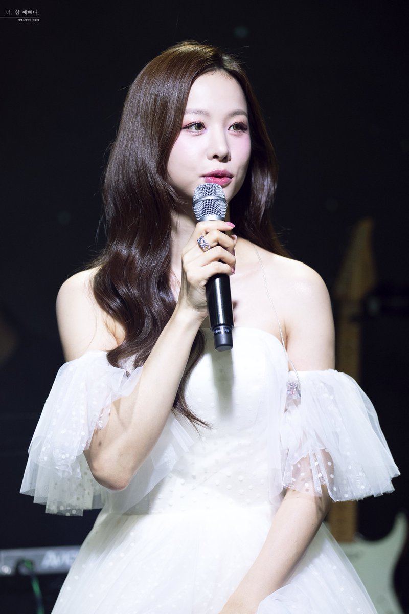 너, 참 예쁘다. tweet media