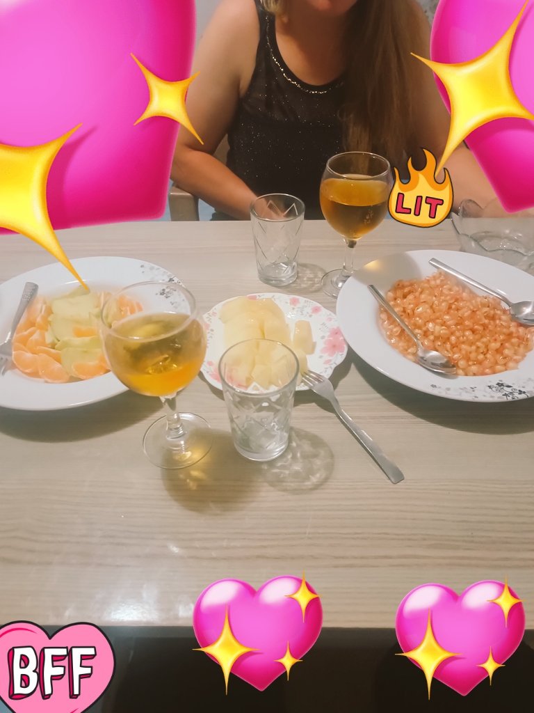 İyiki varsın aşkım seninle çok mutluyum aşkım hevesler gelip geçicidir ama seninle ölenedek aşkım doganim biz bize yeteriz gerisi bir varmış bir yokmuş gibi