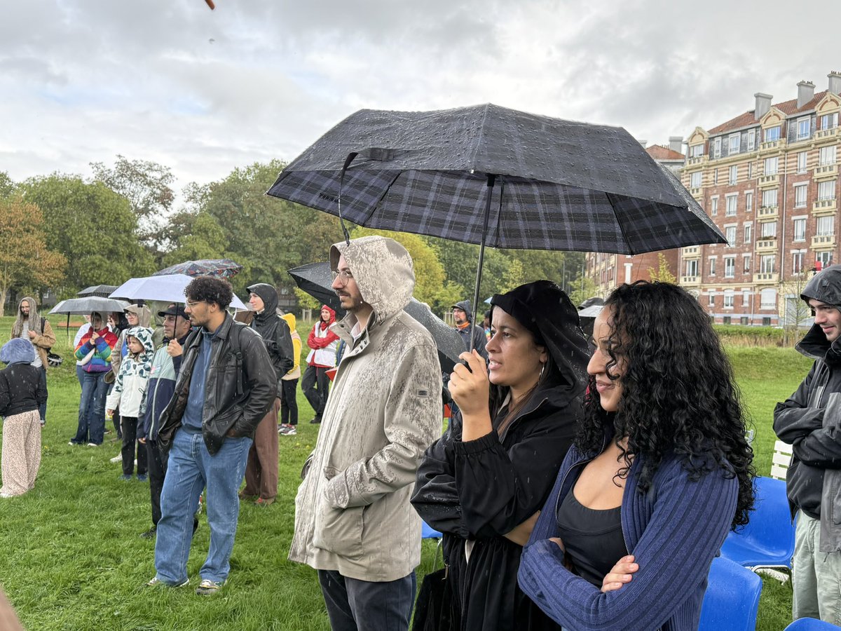 🚨 Dans la 7e puissance mondiale, des mineurs dorment à la rue et aimeraient pouvoir étudier.

C’est indigne ! Cela vous choque ? Moi oui. Mais ce n’est pas le cas de la mairie de Lille, de la préfecture ou du département. La honte.

Signez la pétition : change.org/p/mineurs-isol…