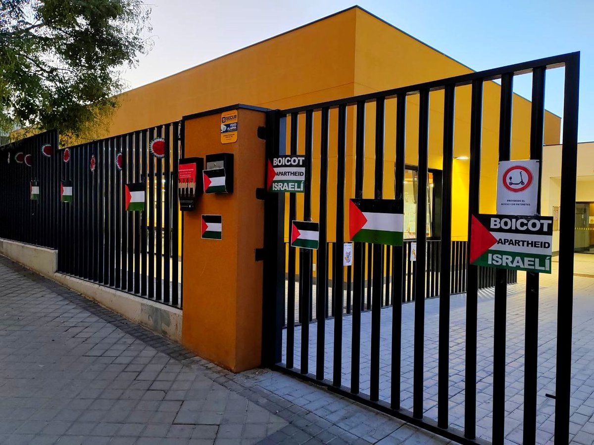 ❤️🖤🤍💚La comunidad educativa, de nuevo, ha demostrado por qué #Rivas es diferente.
🇵🇸Frente al autoritarismo vestido de neutralidad, una ola de solidaridad ha recorrido los centros educativos.
🫂Educar es formar en valores y DDHH. La empatía nos ayuda a mejorar como sociedad.