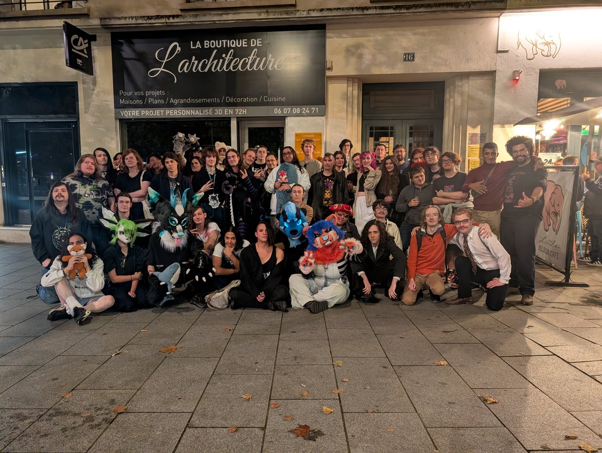 bretagnefurs's tweet photo. Merci à tous pour votre présence au Furbar de ce Septembre et pour les casse-cous du trampo, reposez-vous bien, vous l'avez mérité ! 
On vous donne rendez-vous le 18 octobre pour la prochaine édition du Furbar 🫶🍂
#Furry #Furbar https://t.co/RINoiv9nMv