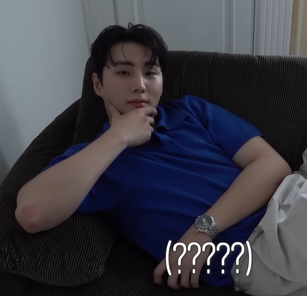 mrsjungchanwoo's tweet photo. coming home seeing him sitting on the couch like this https://t.co/VqgCeJWJCx