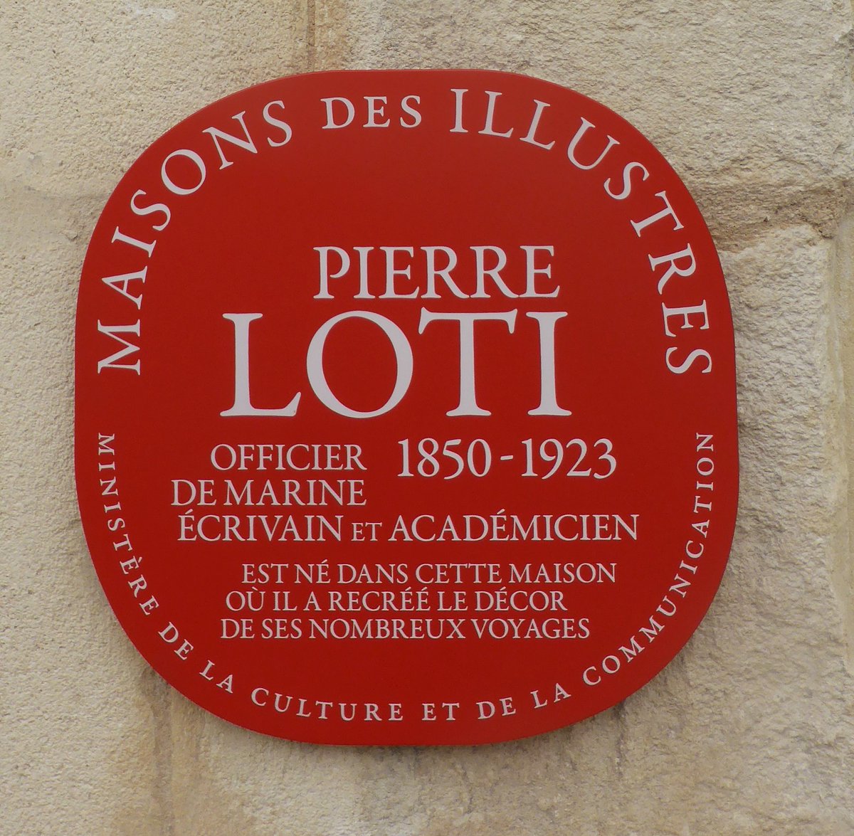 CachauPhilippe's tweet image. Propriété de la ville de #Rochefort depuis 1969, la #maison natale de #PierreLoti (1850-1923), #marin et #auteur célèbre, fut augmentée en 1895 et aménagée entièrement par lui. Fermée en 2012 et superbement restaurée, elle offre aux visiteurs toute la fantaisie de ce gd voyageur.