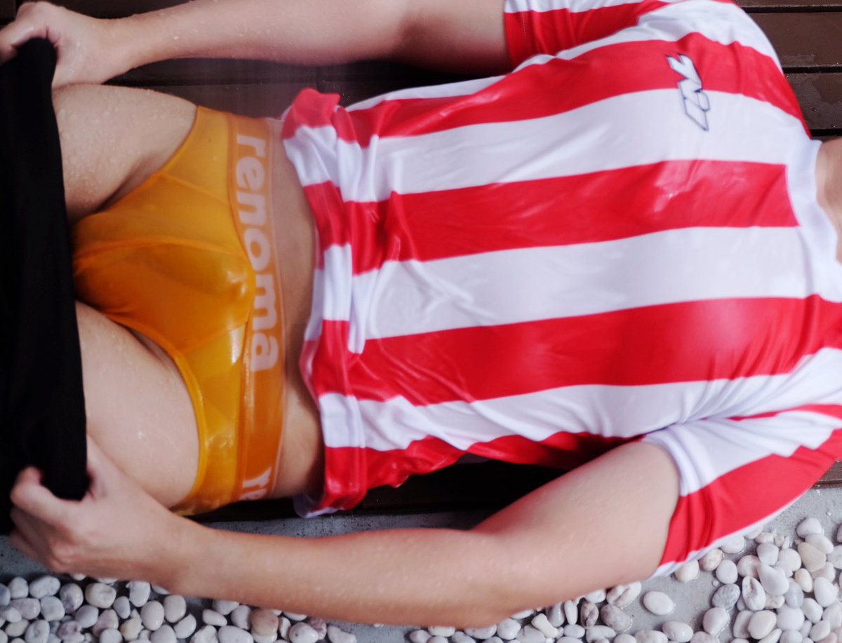 วันจันทร์ สีเหลือง ครับ