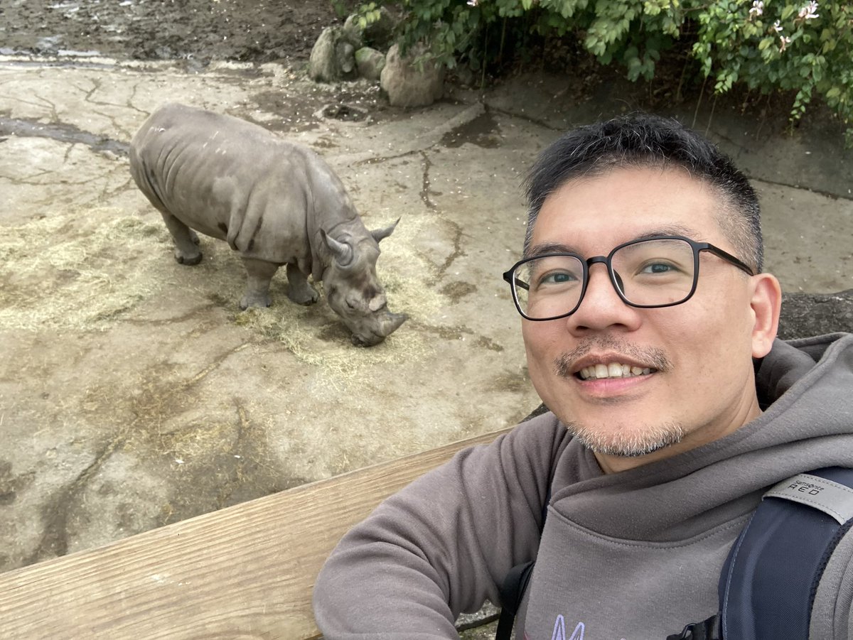 祝大家世界犀牛日快樂！

每年的9月22日是世界犀牛日（World Rhino Day），而我最愛的動物是犀牛，當然要貼一下今年年初在動物園的合照。