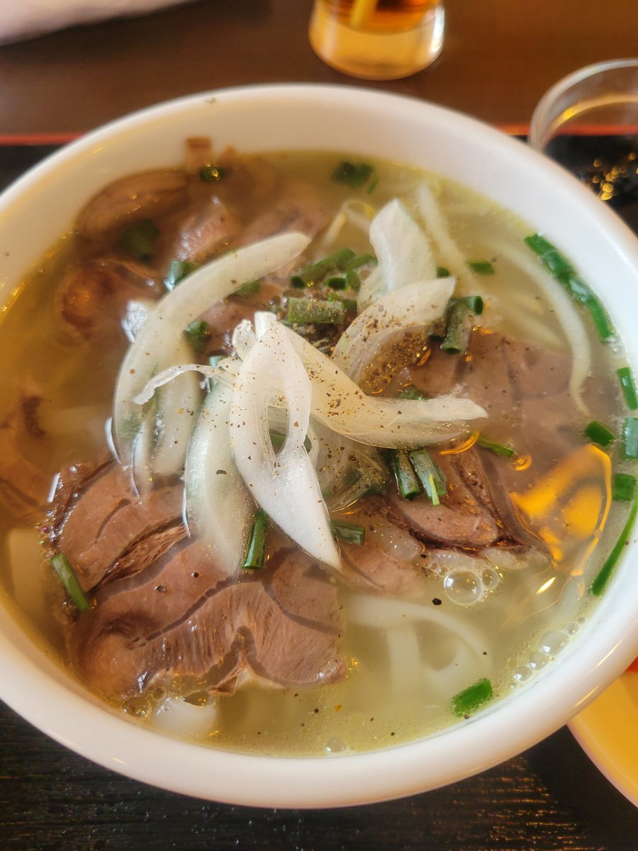 最近、フォーばっか食べてる
（ニンニク酢もセットね）