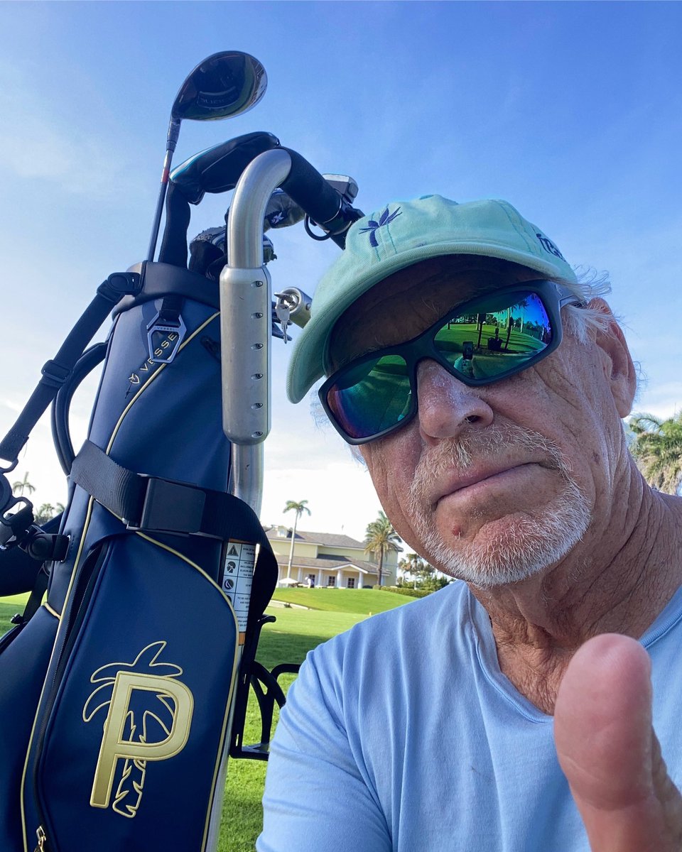 DailyBuffettX's tweet photo. Sometimes I wish I was back in my crashpad days
Before I knew what cash flow meant
Seems everybody’s joggin’ or heavy into health shit
Don’t tell me that I ought to get rolffed
‘Cause I love cajun martinis and playin’ afternoon golf

We are the people… https://t.co/ZckVSvnnP1