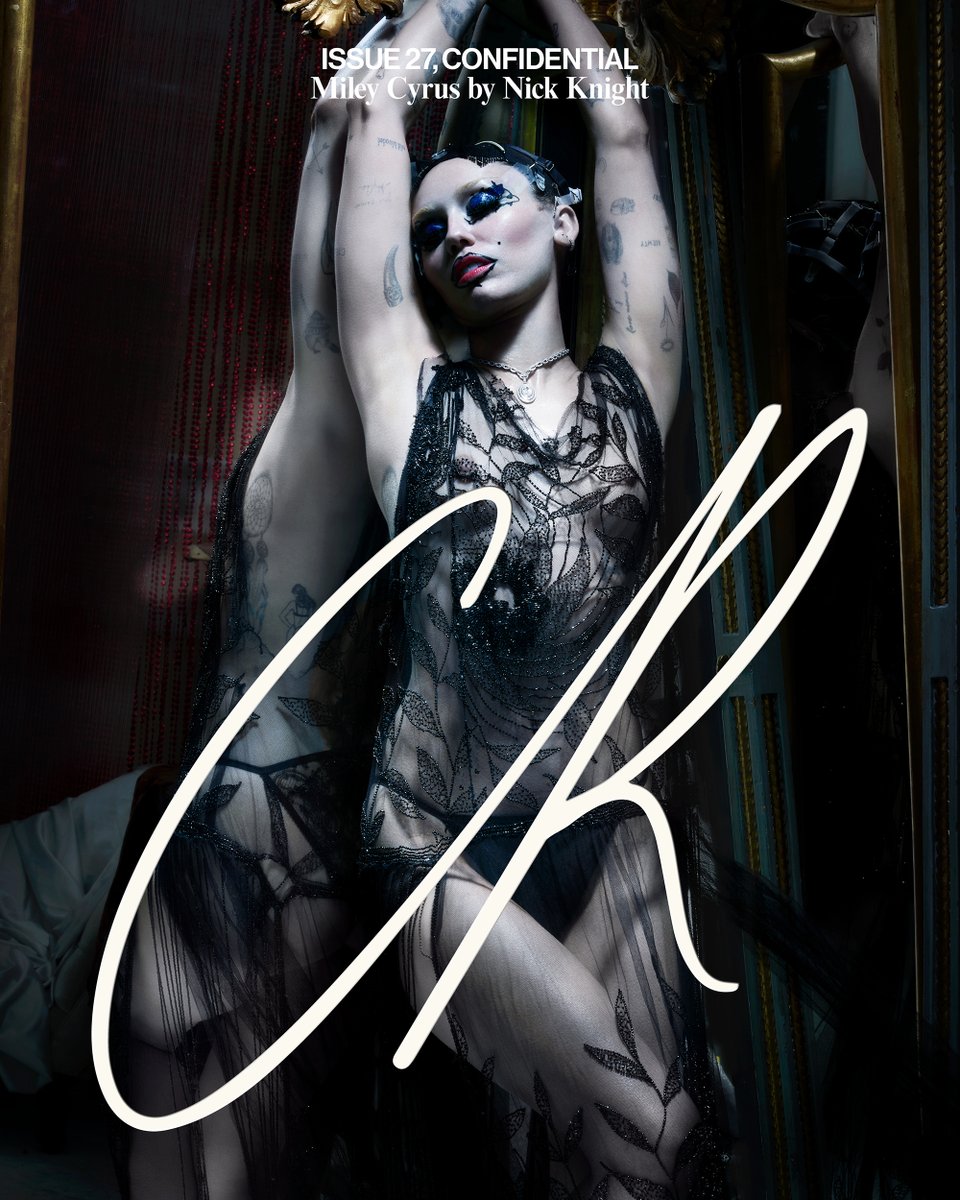 CR FASHION BOOK tweet media