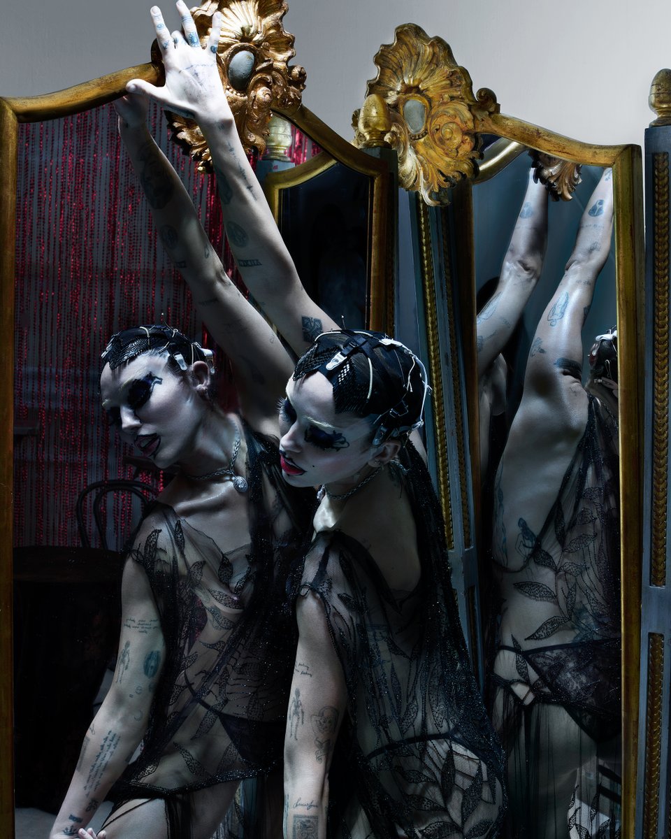 CR FASHION BOOK tweet media