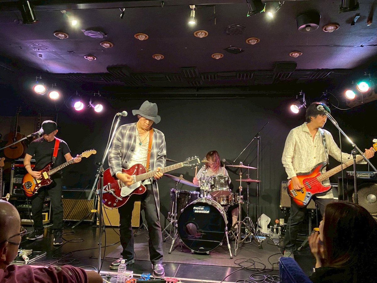 jopday's tweet photo. 江別は野幌でのLIVE。ホームではなくても自分たちの事を知ってくれている人がいて。俺たちをきっかけに本家の事を知ってくれた人もいて。阿佐ヶ谷姉妹かよってツッコミも入れつつ、早くLIVEがやりたい気持ちになる。オファーはＤＭへ。どこへでも行きたい気分。 https://t.co/f7w0jJa96E