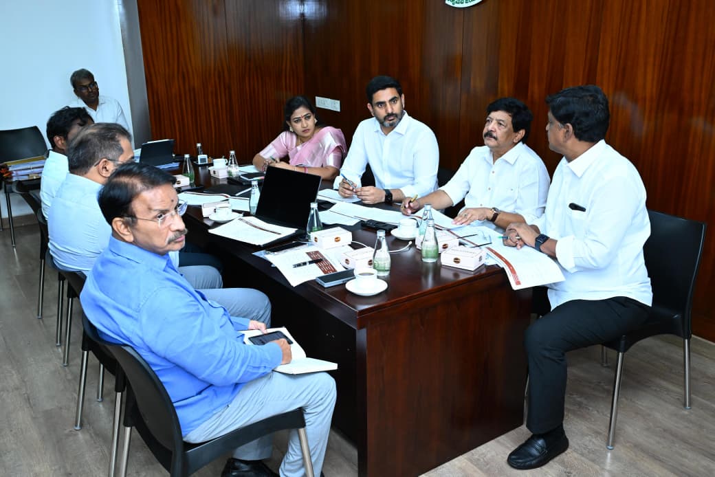 కేంద్ర ప్రభుత్వం ప్రవేశపెట్టిన జీఎస్టీ 2.0 సంస్కరణల ప్రయోజనాలను ప్రజలకు వివరించేందుకు గ్రామ స్థాయి నుంచి రాష్ట్ర స్థాయి వరకు విస్తృత అవగాహన కార్యక్రమాలు చేపట్టనున్నట్లు కూటమి ప్రభుత్వం ప్రకటించింది. ఈ మేరకు అసెంబ్లీలోని తన చాంబర్‌లో మంత్రివర్యులు శ్రీ నారా లోకేష్ గారి అధ్యక్షతన