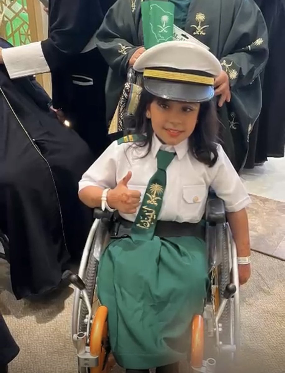 في أجواء مفعمة بالولاء والانتماء احتفت مؤسسة تمكين ذوي الهمم باليوم الوطني في قاعة كريستال يوم السبت الموافق ١٤٤٧/٣/٢٠هـ حيث اجتمع الجميع تحت راية الوطن الغالي لتجديد العهد بالوفاء والاعتزاز بالهوية الوطنية