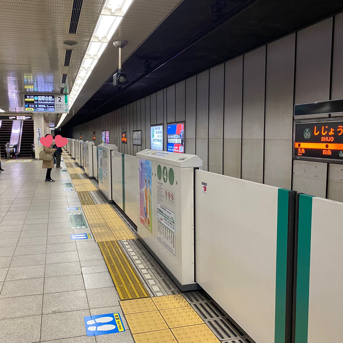 shiroitooofu's tweet photo. 自分が決めた基準の色を元にすれば、色相を大きく変えられるのかなと思って、練習で描いてみました https://t.co/9yUu8NZi7x