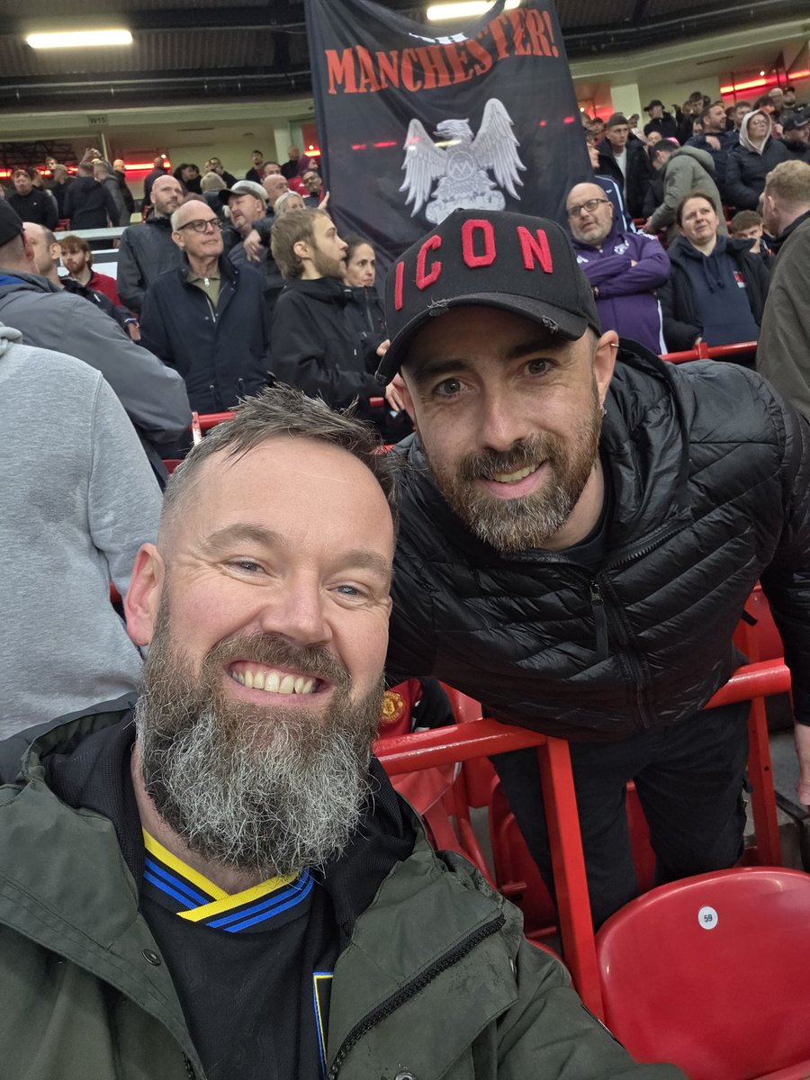 Bourkeavic (@brendanbourke07) on Twitter photo Great to finally meet <a href="/DaytrippingRed/">The Life Of Brian</a> in a bouncing Stretford end. Thanks for sorting the ticket also bud. #mufc #irish #stretfordend Great to finally meet <a href="/DaytrippingRed/">The Life Of Brian</a> in a bouncing Stretford end. Thanks for sorting the ticket also bud. #mufc #irish #stretfordend