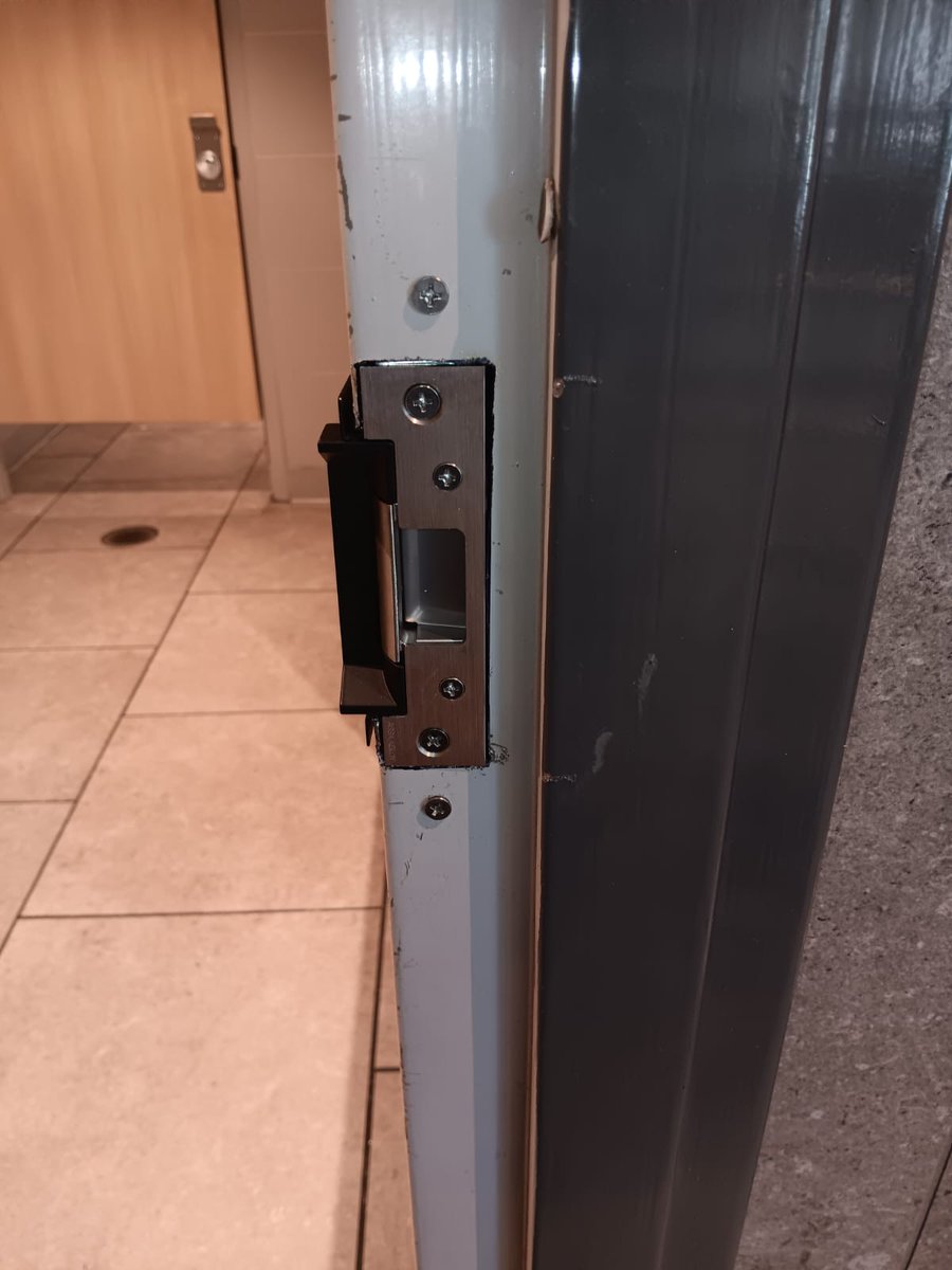 911LocksmithDFW's tweet photo. Installed an electric strike on a Dallas restaurant bathroom to help manage access. A simple solution that lets staff control entry remotely, keeping facilities secure while convenient for guests. #Dallas #Locksmith #AccessControl https://t.co/Zy5vYAB79b