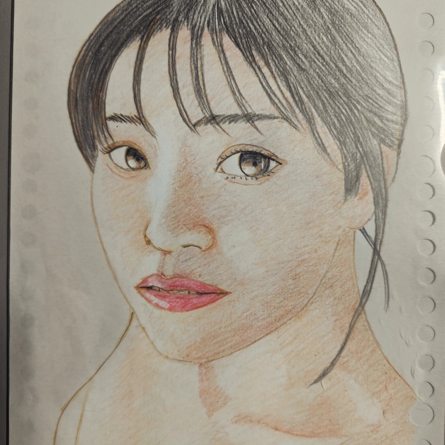 色鉛筆画 女性のポートレート ‘秋の囁き’ 
A4サイズ 色鉛筆画・女性ポートレート - YouTube