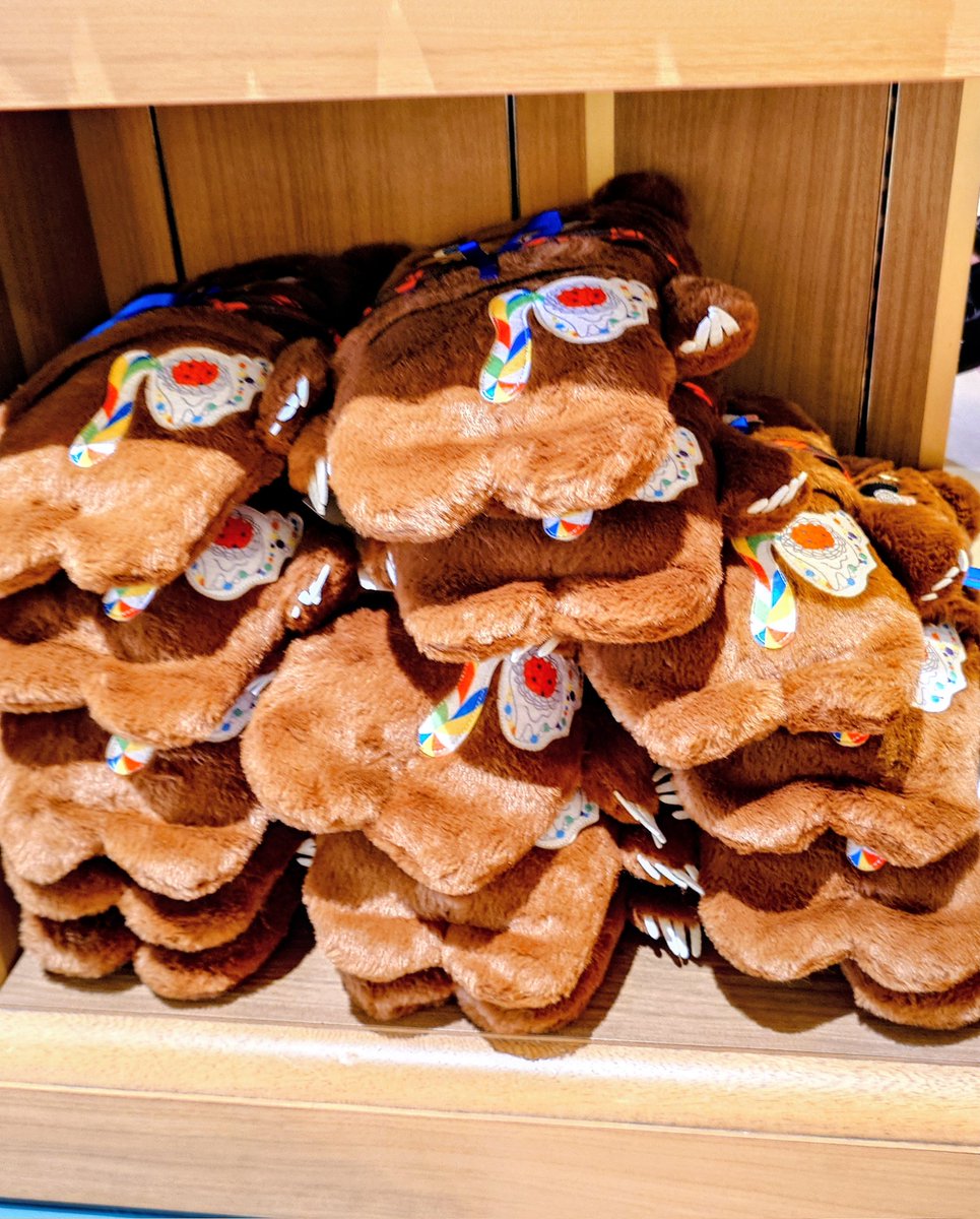 熊🐻の開きみたいになって積まれてた🤣
#USJファン
#ハミクマ