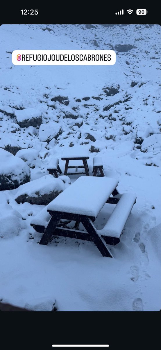 ❄️😍 Bonita nevada para dar comienzo al otoño en el Refugio del Jou de Cabrones (2040m) en pleno #PicosdeEuropa #Asturias 

Vía: instagram.com/stories/losgua…