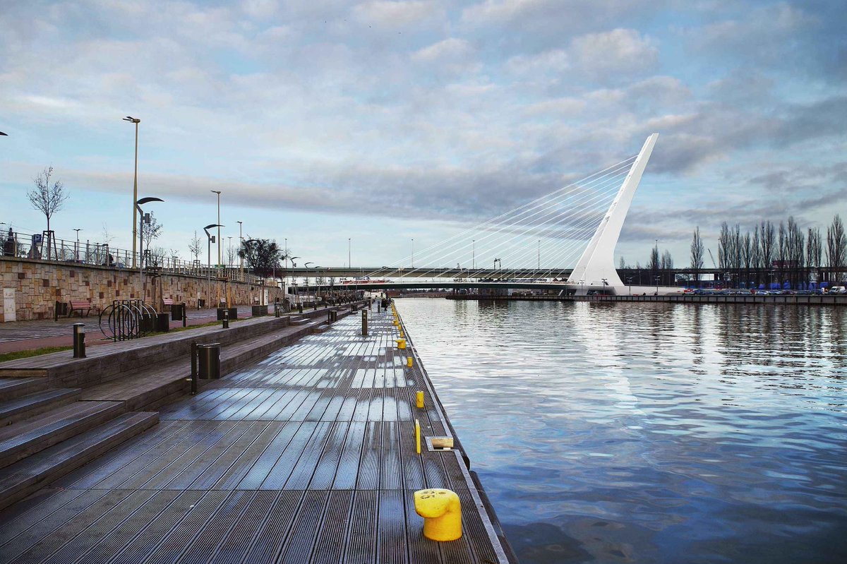 #Szczecin: ruszył przetarg na budowę Mostu Kłodnego 🏗️🌉 Podwieszana konstrukcja o całkowitej długości wynoszącej 182 m zapewni przeprowadzenie ruchu drogowego i tramwajowego przez Odrę. Szczegółowe informacje ℹ️⤵️
wiadomosci.szczecin.eu/artykul/inwest…