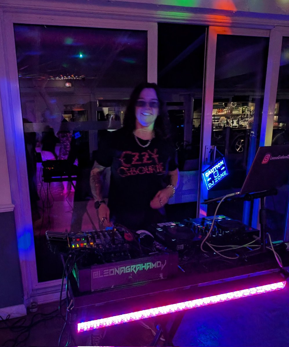 Leona 🎸 Graham tweet media